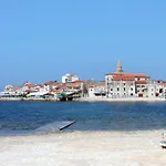 Apartments With A Parking Space Umag - 7110