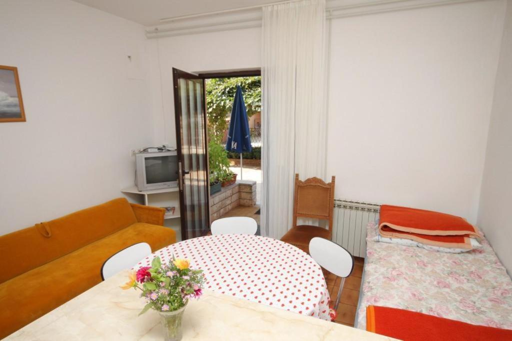 Apartment With A Parking Space - 7110 *